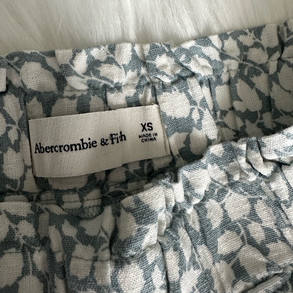Abercrombie & Fitch Floral Mini Shorts - Picture 3 of 3